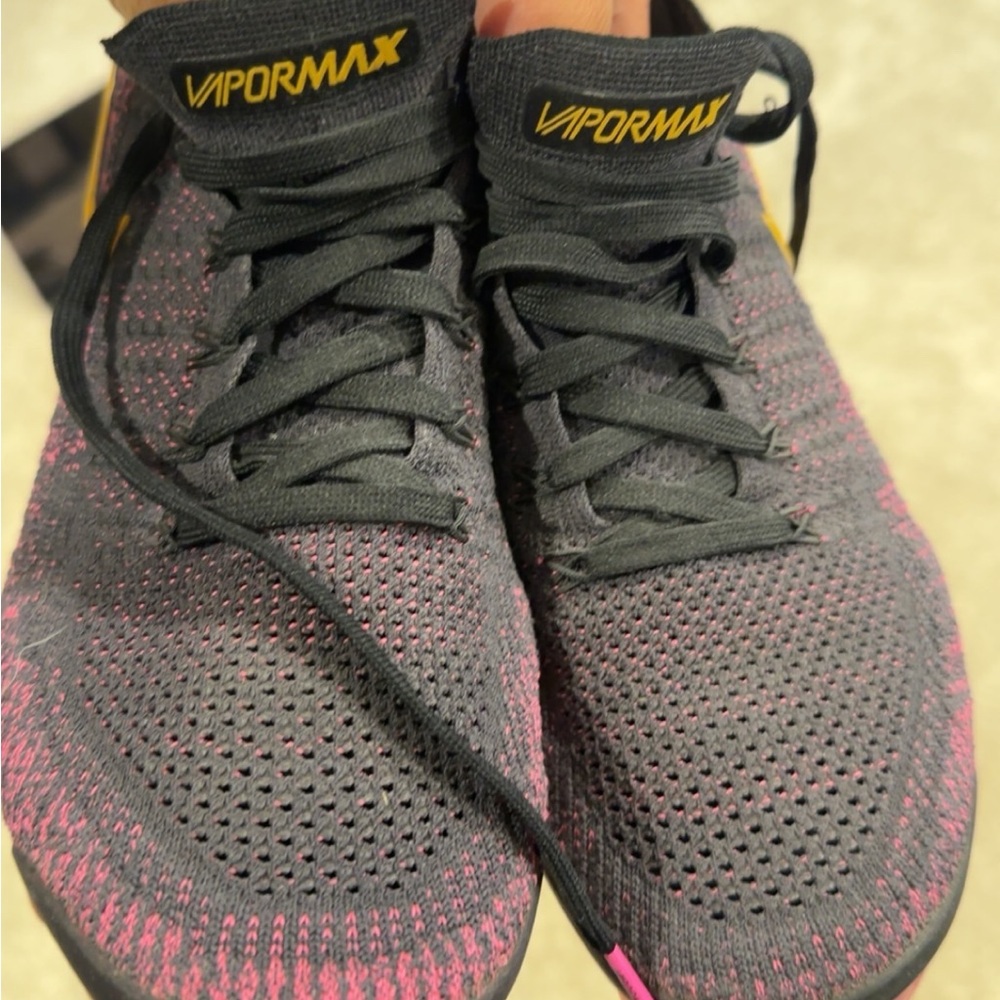 Nike Vapormax Flyknit in Black and Pink